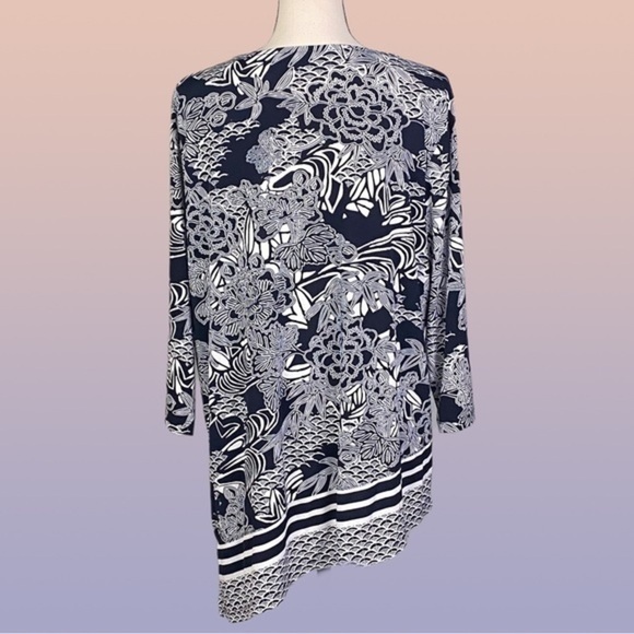 CHICO’S black & white abstract, asymmetrical jersey blouse. Size “3”=XL/16. EUC - Picture 6 of 11